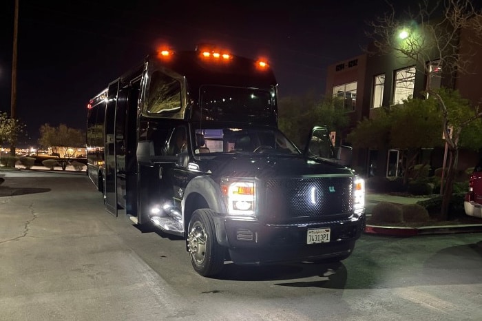 25 passenger party bus 04