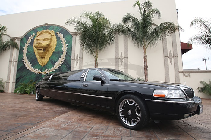 Lincoln Town Car Limousine 01