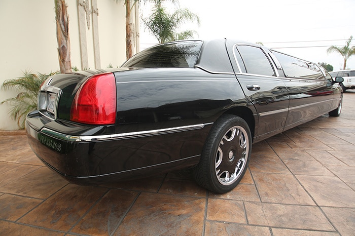 Lincoln Town Car Limousine 03